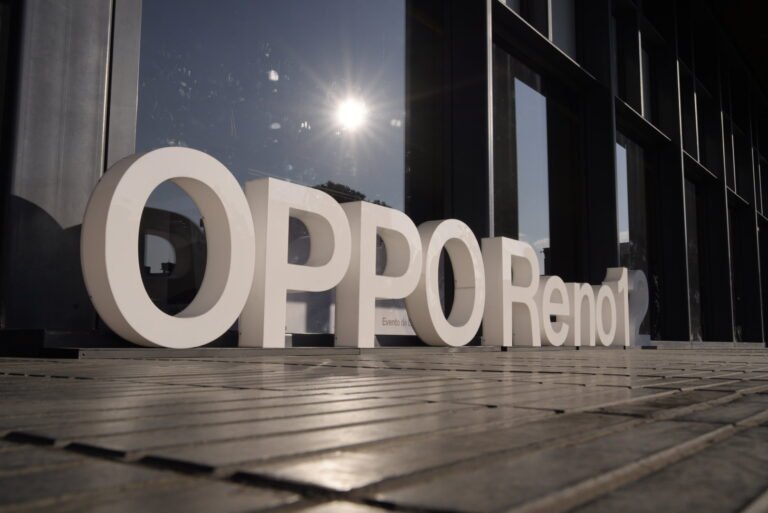 OPPO Reno: De Experto en Retratos a Líder en Innovación Móvil en Colombia