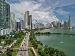 ChatGPT Señala a Panamá como Destino Clave para Inversionistas Colombianos en la Región