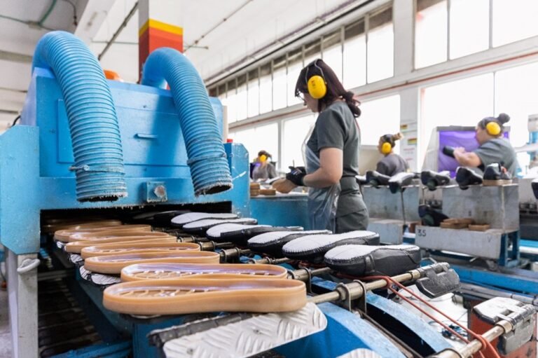 Manufacturera Manisol y Bata: 57 Años Impulsando la Industria del Calzado en Colombia.
