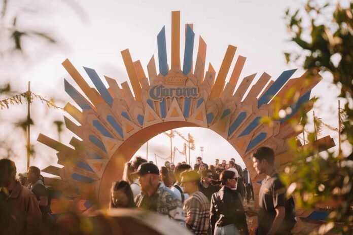 Hot Chip y Poolside Lideran el Cartel de Corona Sunsets 2025 para Celebrar 100 Años en Colombia