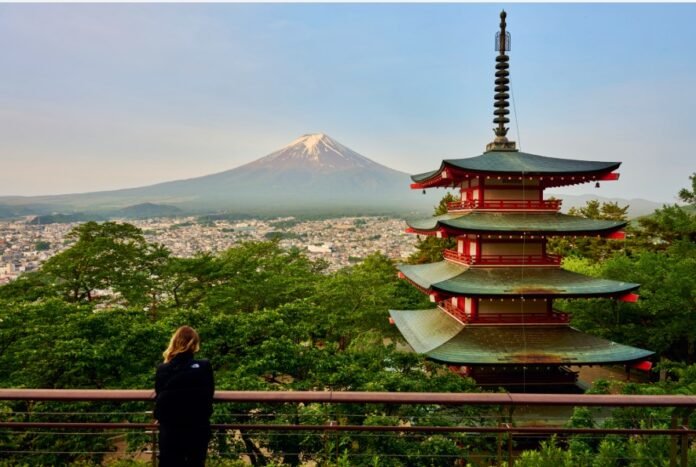 Tendencias Viajes 2026: Tu Identidad Define la Aventura (Booking)