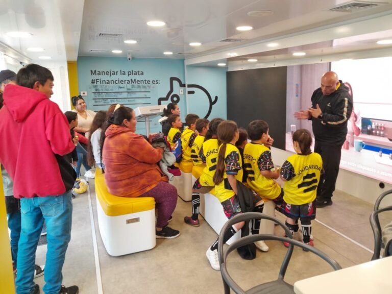 Bus Escuela: La Iniciativa que Lleva Educación Financiera a Zonas Rurales