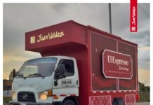 Ruta nocturna de Juan Valdez: Un tributo a los héroes de Bogotá Juan Valdez rinde homenaje a quienes trabajan en esta Navidad