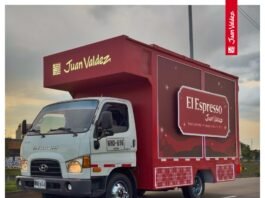 Juan Valdez rinde homenaje a quienes trabajan en esta Navidad