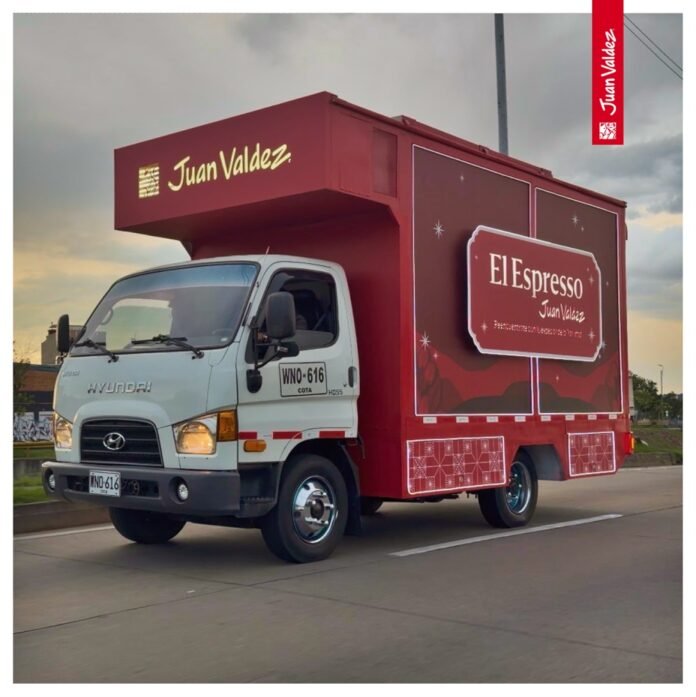 Juan Valdez rinde homenaje a quienes trabajan en esta Navidad