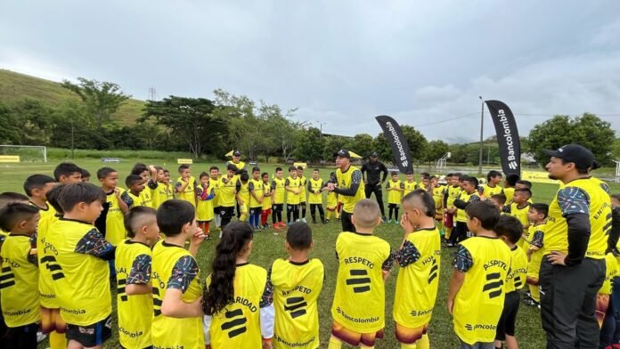Bancolombia impulsa la inclusión con sus campamentos de fútbol