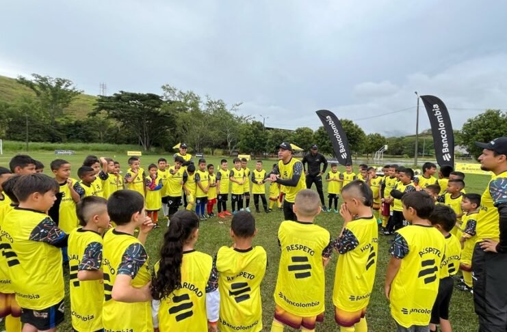 Bancolombia impulsa la inclusión con sus campamentos de fútbol